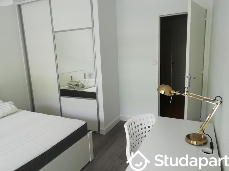 Chambre - 11 m² - 1 pièce