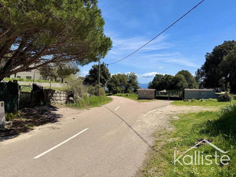 Terrain constructible - 2 400 m²