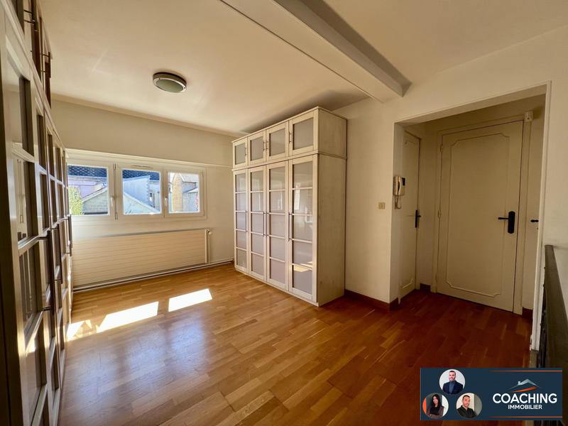 Maison - 210 m² - 10 pièces