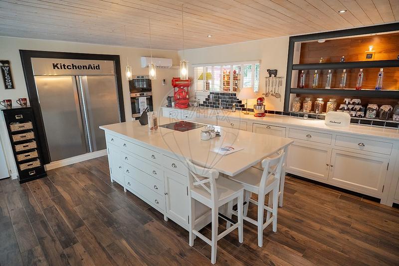 Maison - 217 m² - 7 pièces