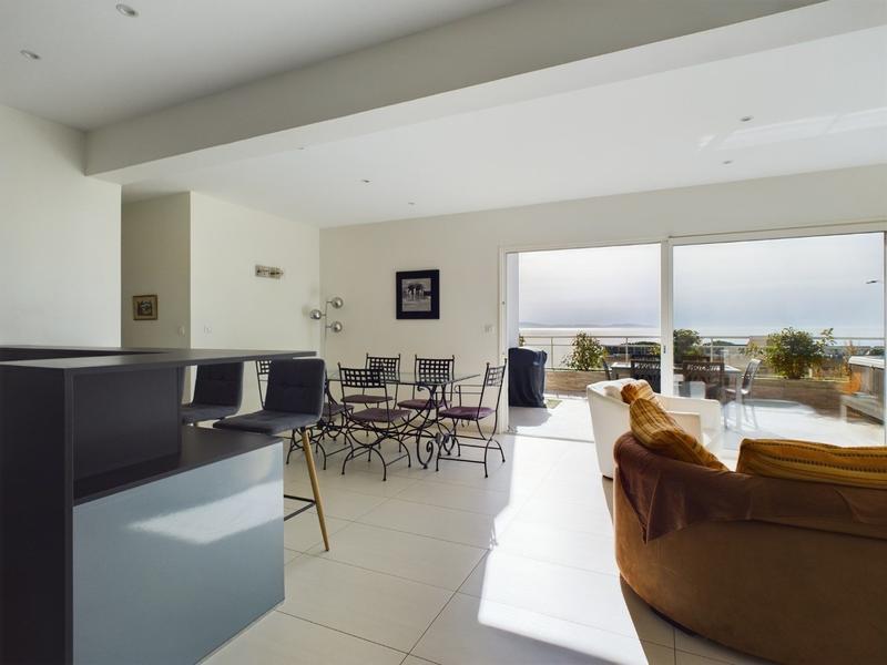 Appartement - 96 m² - 5 pièces