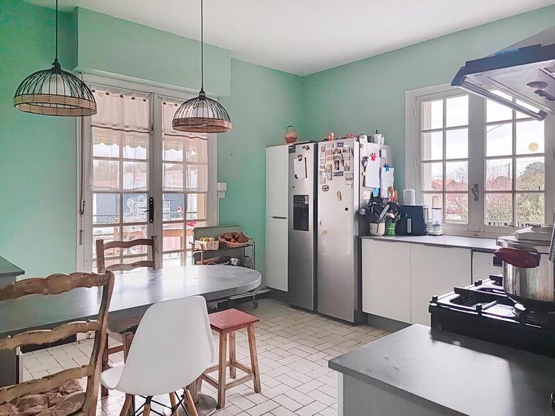 Maison - 244 m² - 8 pièces