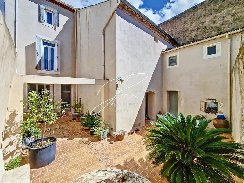 Maison - 238 m² - 8 pièces