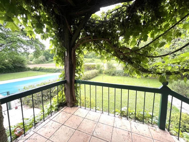 Propriété - 294 m² - 9 pièces