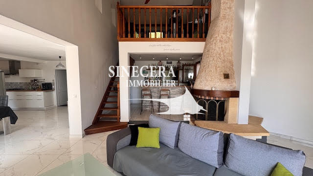 Villa - 198 m² - 10 pièces