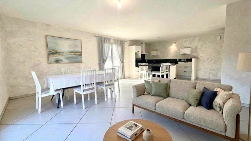 Villa - 90 m² - 4 pièces