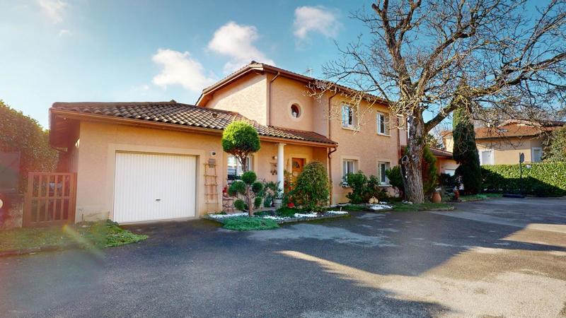 Maison - 180 m² - 10 pièces