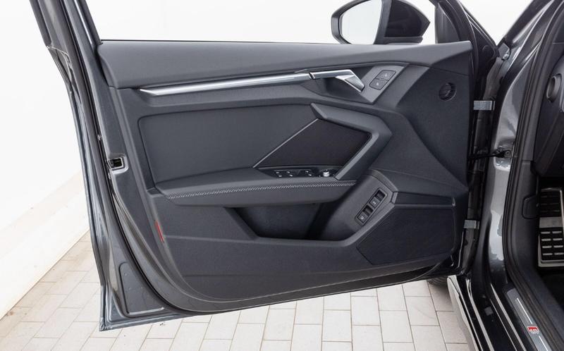 Audi A3 sportback 45 TFSIe s-Line 245 Hybride Rechargeable / Regulateur de Distance Carplay Android Auto Volant Méplat Jantes 18"