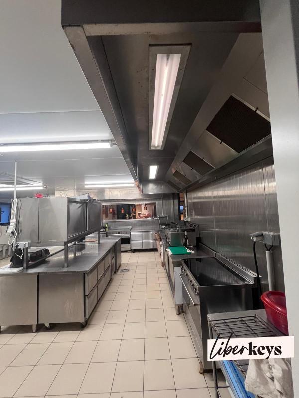 Local commercial - 470 m² - 1 pièce