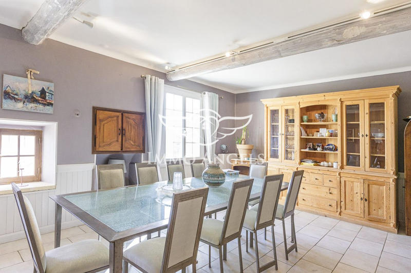 Mas - 320 m² - 10 pièces