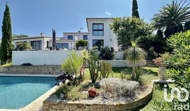 Maison - 247 m² - 7 pièces