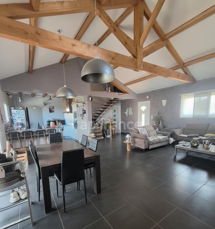 Maison - 170 m² - 7 pièces