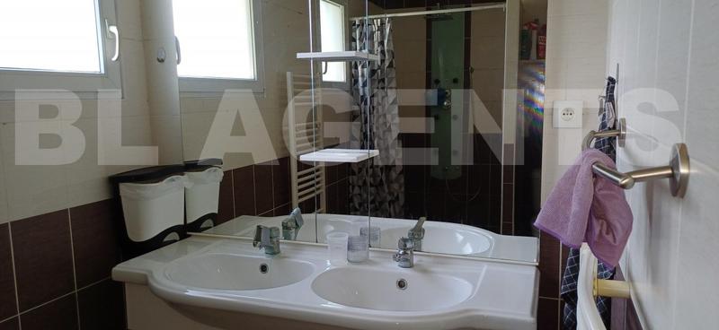 Maison traditionnelle - 249 m² - 11 pièces