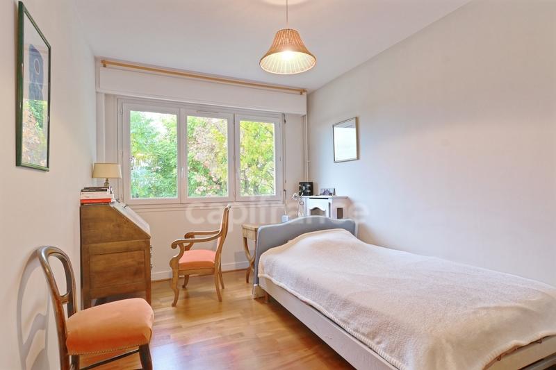 Appartement bourgeois - 103 m² - 5 pièces