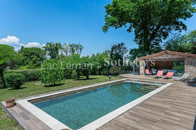 Maison - 225 m² - 6 pièces