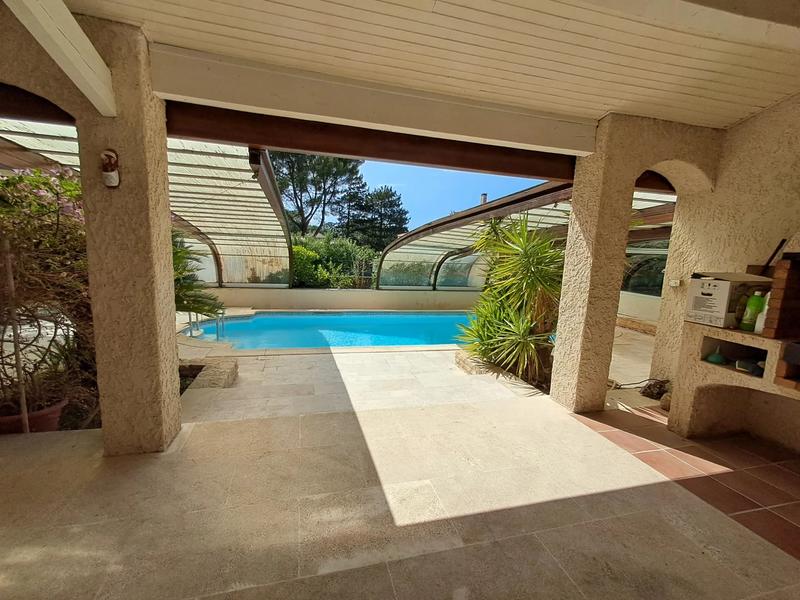 Villa - 200 m² - 6 pièces