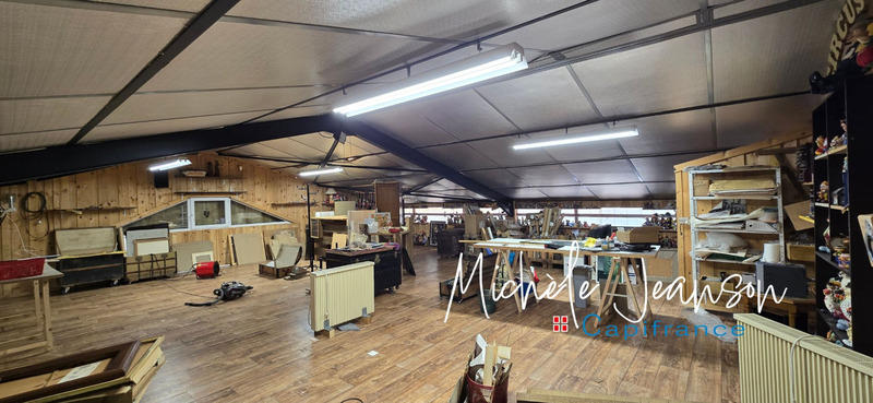 Local d'activité / Entrepôt - 213 m² - 3 pièces