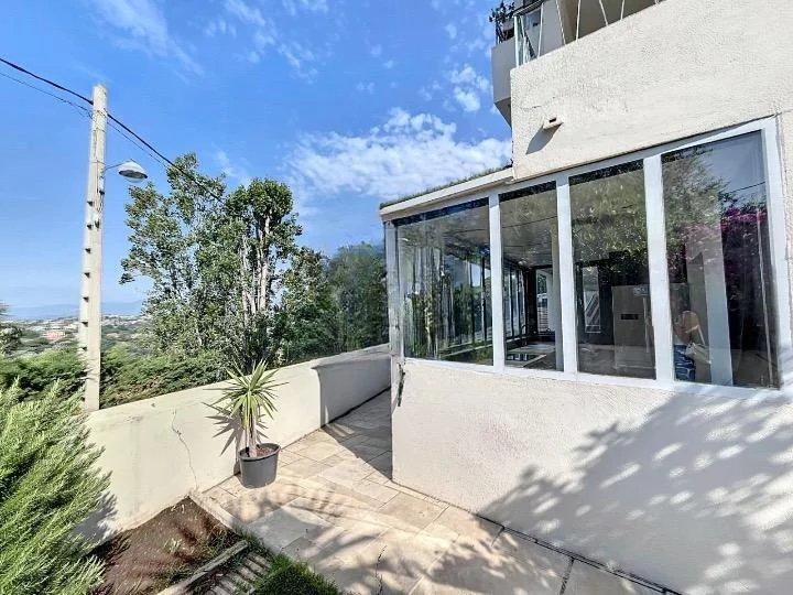 Appartement - 77 m² - 4 pièces