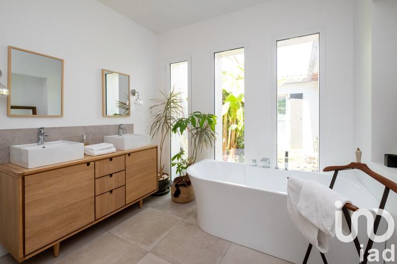 Maison - 205 m² - 6 pièces