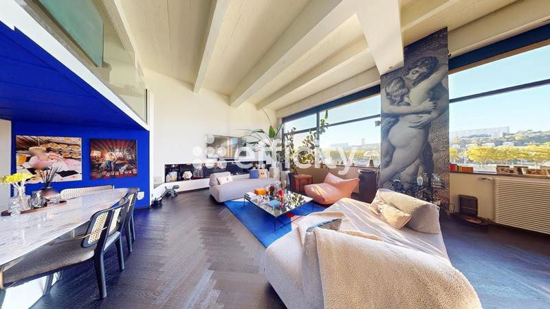 Loft - 149 m² - 4 pièces