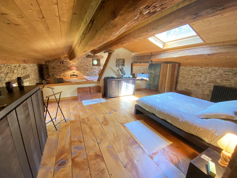 Maison - 360 m² - 8 pièces