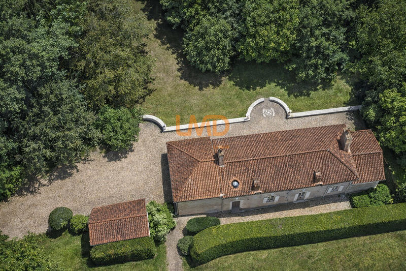 Demeure - 261 m² - 8 pièces