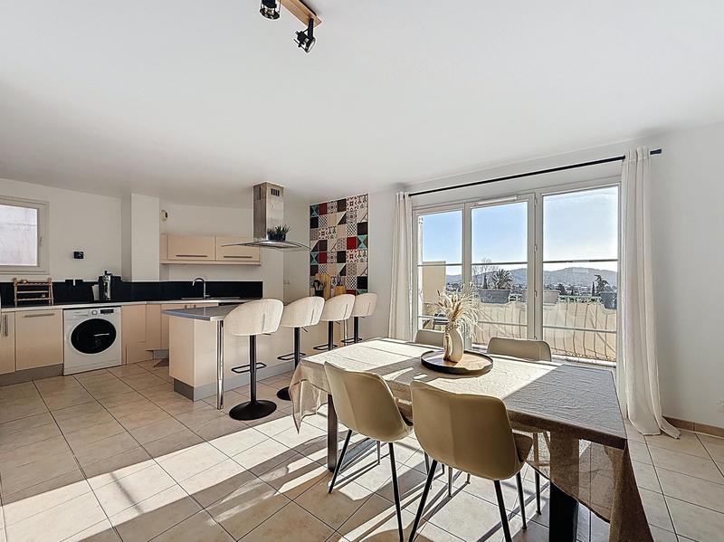 Appartement - 79 m² - 3 pièces