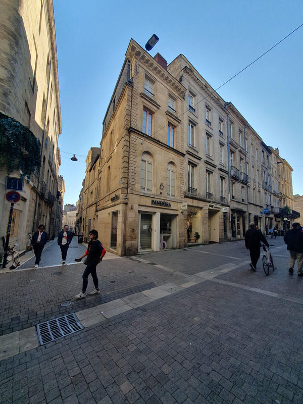 Local commercial - 124 m² - 4 pièces