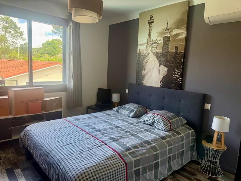 Maison - 185 m² - 8 pièces