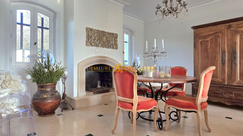 Maison - 246 m² - 6 pièces