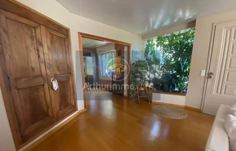 Maison - 186 m² - 8 pièces