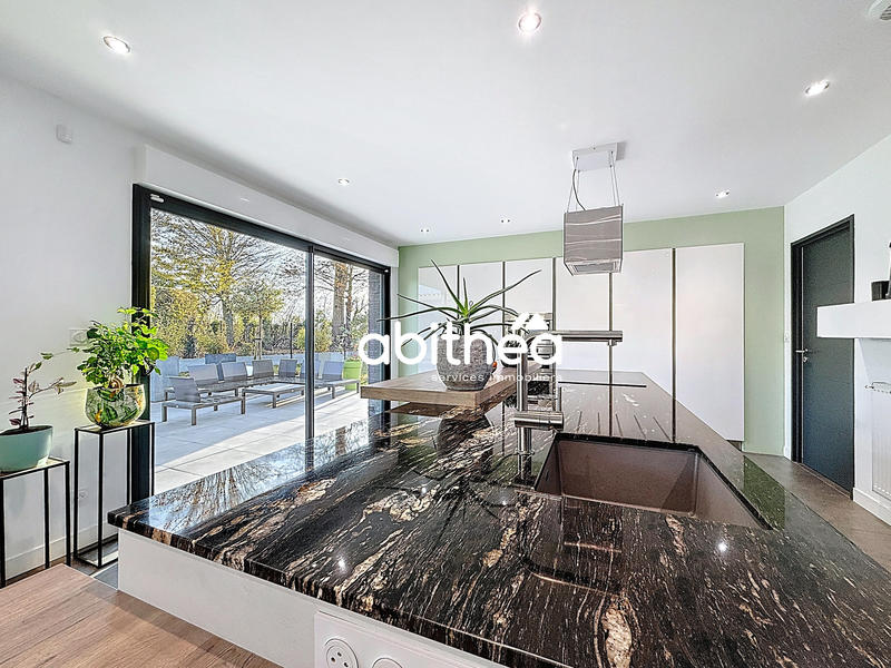 Maison - 176 m² - 8 pièces