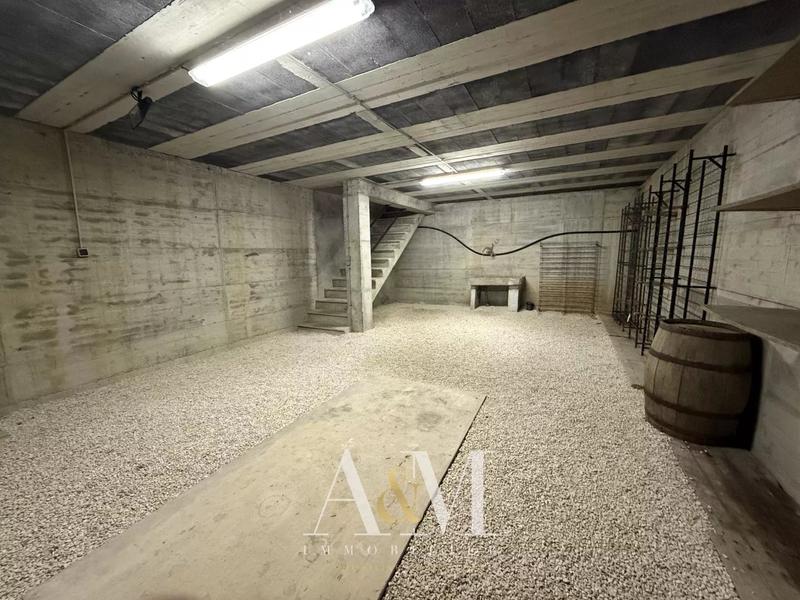 Propriété - 303 m² - 12 pièces