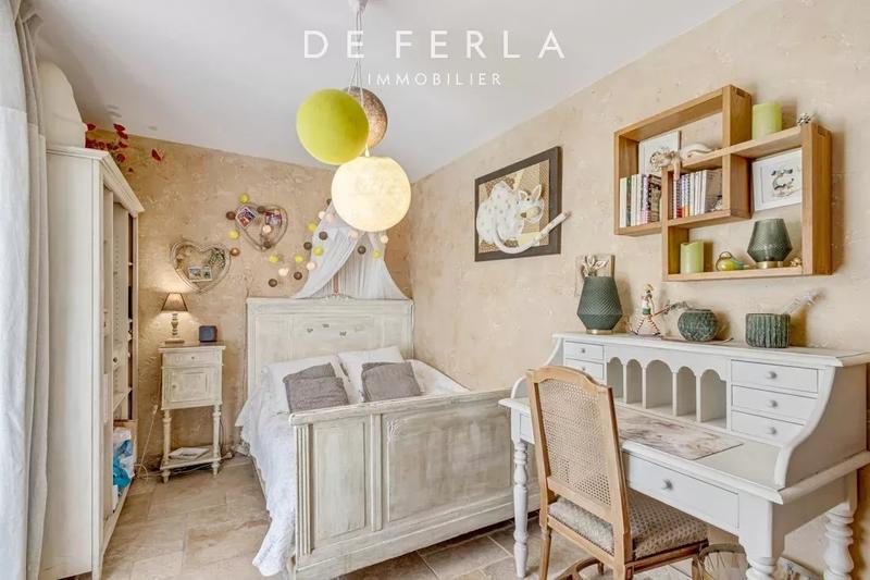 Villa - 250 m² - 9 pièces