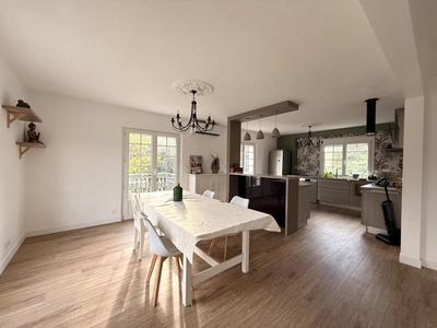 Maison - 181 m² - 8 pièces