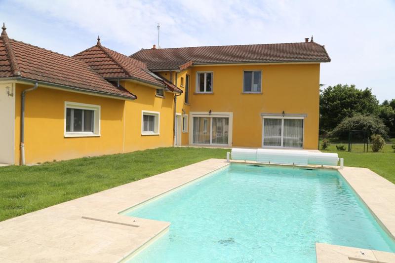 Maison - 330 m² - 10 pièces