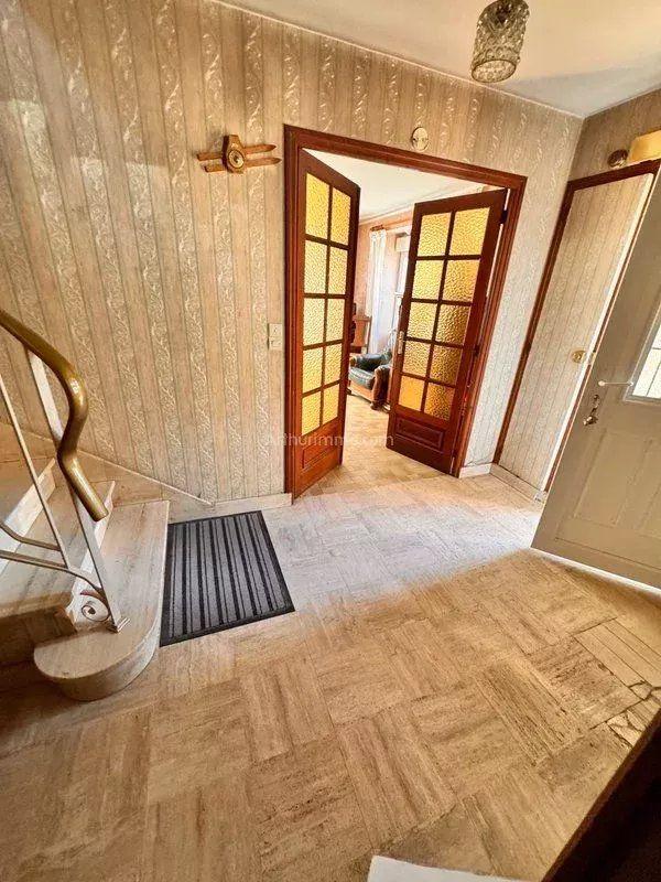 Maison - 93 m² - 7 pièces