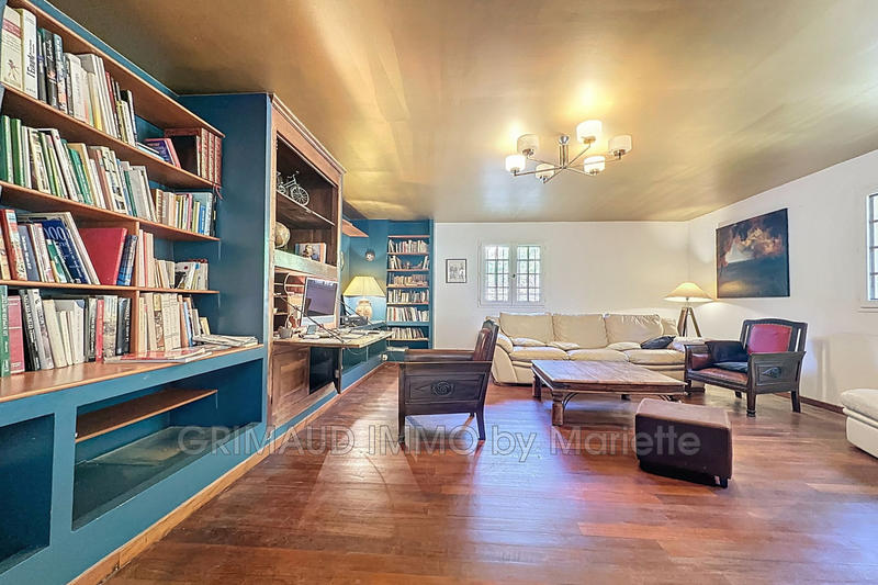 Maison - 250 m² - 8 pièces