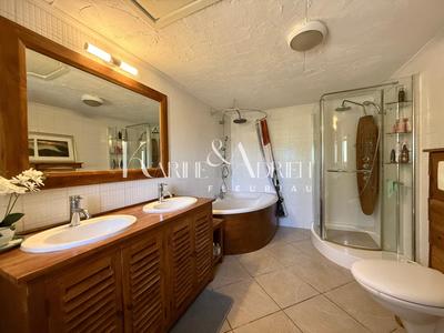 Maison - 365 m² - 11 pièces