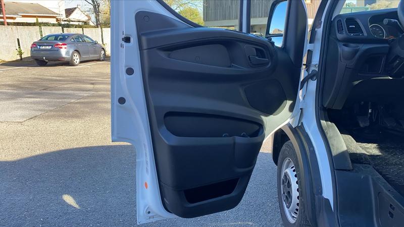 Iveco Daily Vu 2.3 d 136 L2h2 35s14 - 3 places
