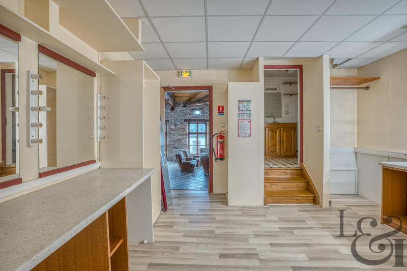 Maison - 597 m² - 12 pièces