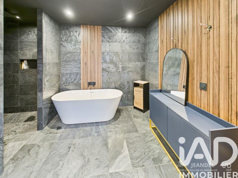 Loft - 111 m² - 5 pièces