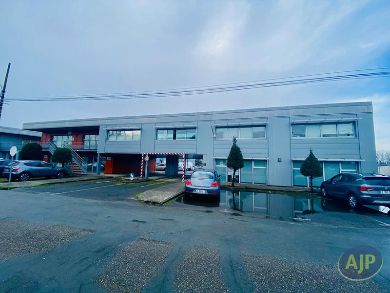 Local d'activité / Entrepôt - 228 m²
