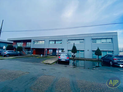 Local d'activité / Entrepôt - 228 m²