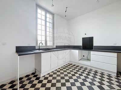 Maison - 219 m² - 8 pièces