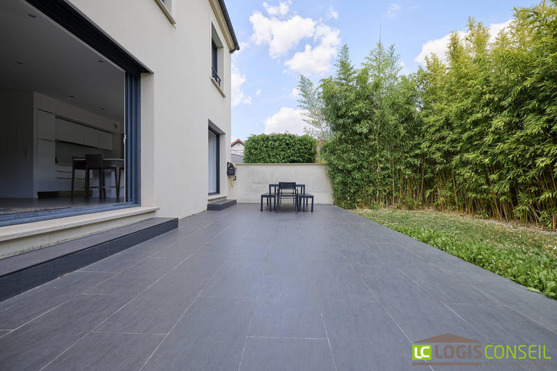 Maison contemporaine - 216 m² - 8 pièces