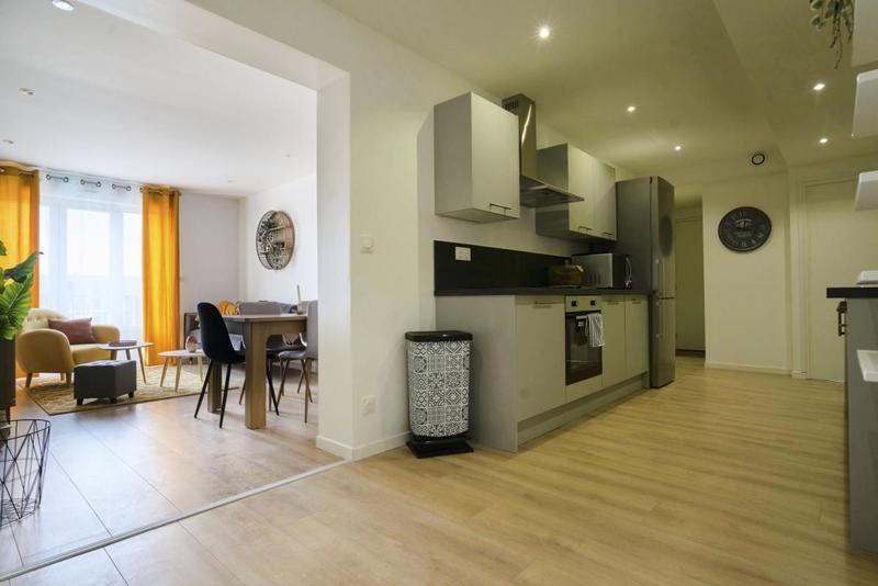 Appartement - 99 m² - 7 pièces