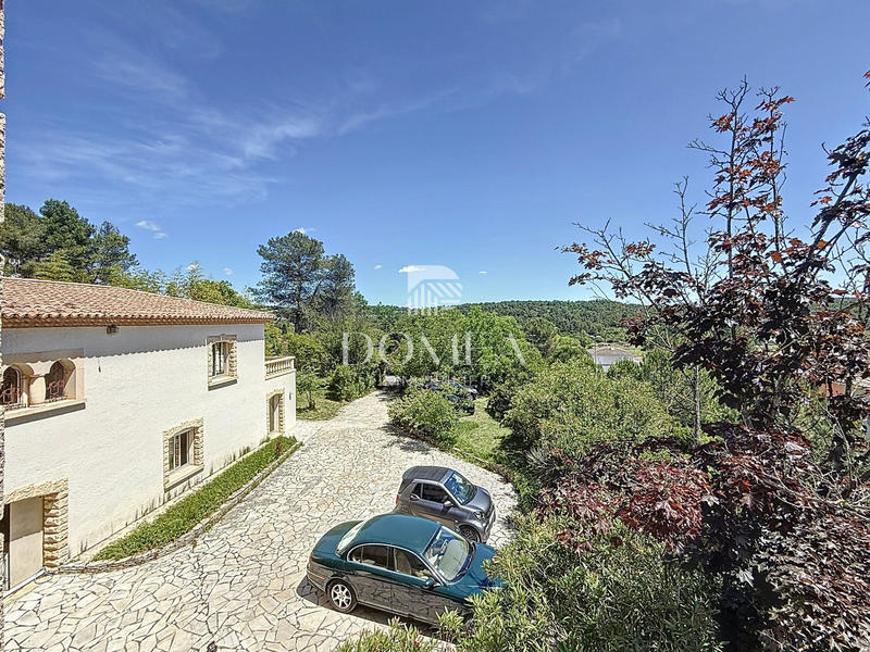 Maison - 463 m² - 15 pièces