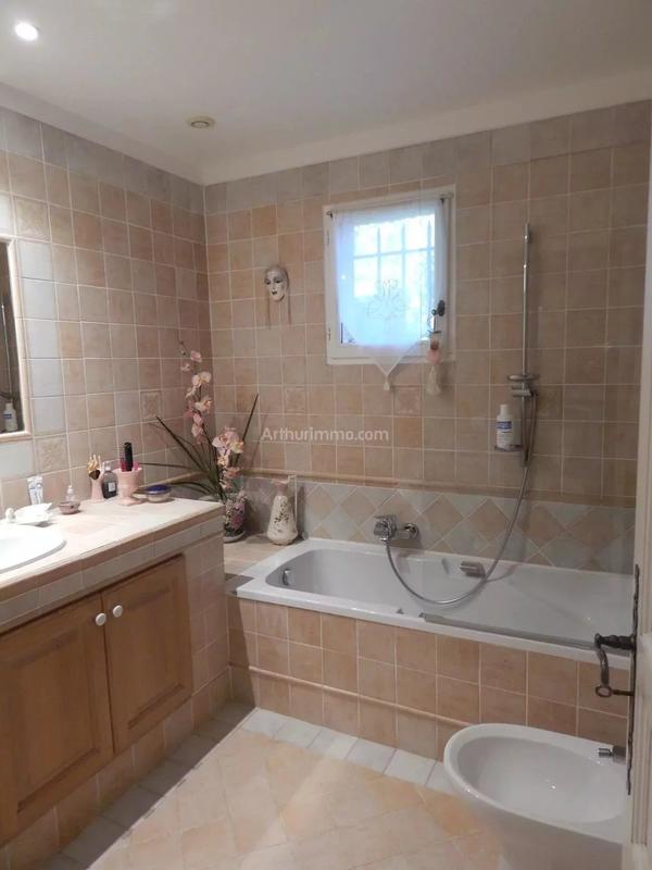 Maison - 315 m² - 11 pièces