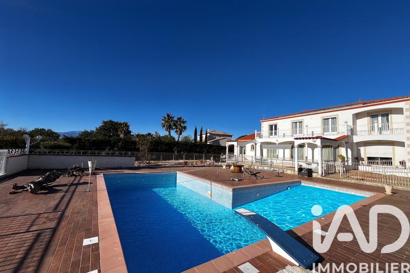 Maison - 257 m² - 8 pièces